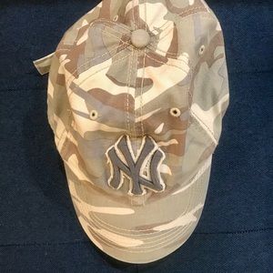 Women’s Camo Yankees Hat